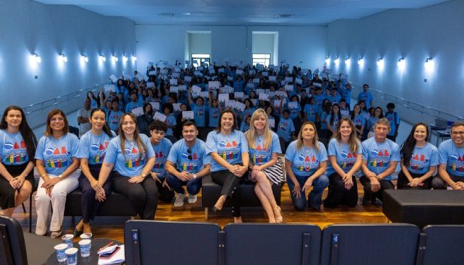 Alunos da rede municipal de São Sebastião recebem certificados em cerimônia do projeto ‘OAB vai à Escola’