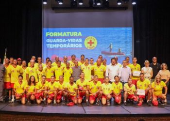 Guarda-vidas temporários contratados pela prefeitura aumentam segurança nas praias de São Sebastião