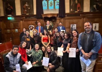 Prefeito de São Sebastião acompanha alunos e professores em intercâmbio histórico em Oxford