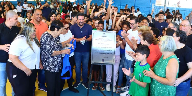 Felipe Augusto entrega reforma da Escola Walfrido Maciel Monteiro, marcando legado transformador em São Sebastião