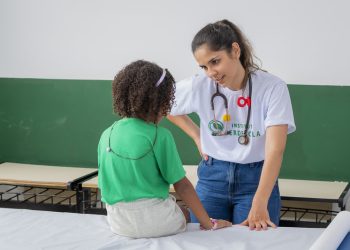 Instituto Verdescola, em parceria com o Ensino Einstein, realiza 6º Mutirão da Saúde com atendimento médico gratuito na Vila Sahy  