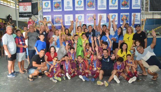 Equipes de categorias de base dão show em finais da Copa Super Craques