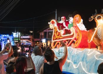 Costa Norte e região central recebem Desfile de Natal e Chegada do Papai Noel