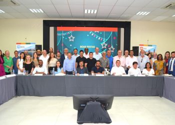 Felipe Augusto recebe prefeitos e gestores de turismo em encontro da Aprecesp em Cambury