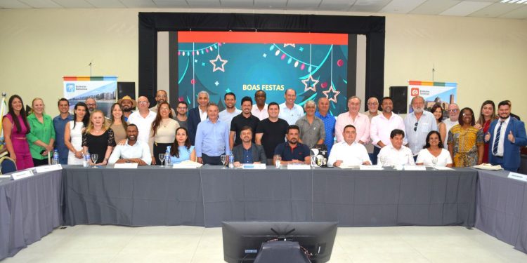 Felipe Augusto recebe prefeitos e gestores de turismo em encontro da Aprecesp em Cambury