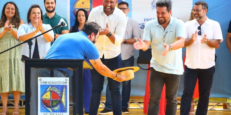 Felipe Augusto inaugura Complexo Educacional e Esportivo em Cambury