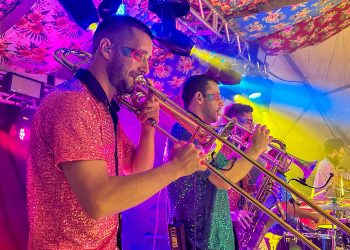 Banda Estrambelhados celebra 20 anos com show em São Sebastião