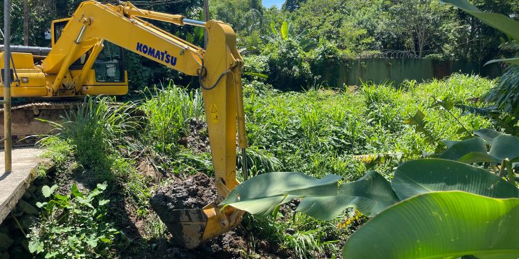 Prefeitura de São Sebastião realiza força-tarefa em Maresias para limpeza de rios e prevenção de alagamentos