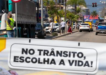 Trânsito de São Sebastião realiza blitz educativa direcionada a motociclistas