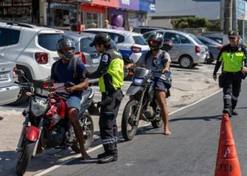 Motociclistas e motoristas aprovam blitz educativa em São Sebastião