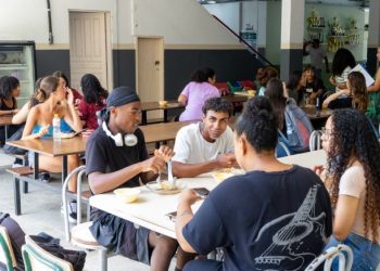 São Sebastião inicia oferta de alimentação escolar para alunos da Fatec e se torna pioneira na região
