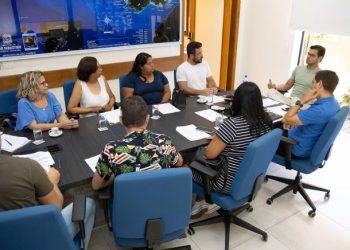 Prefeito Reinaldinho recebe ambulantes da Praia da Cigarras