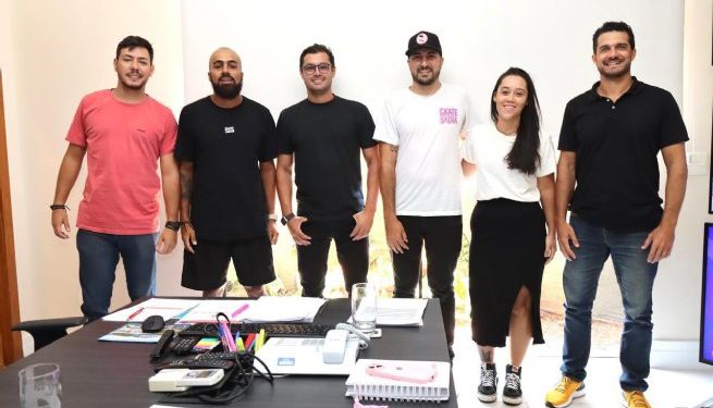Prefeito Reinaldinho avalia parceria para ampliar atividades da ONG Skate Salva em bairros de São Sebastião