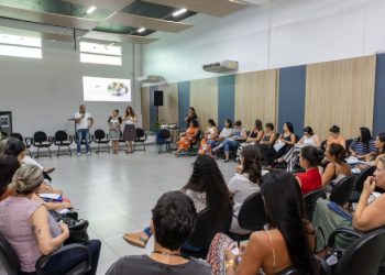 Coordenadores da Educação Infantil da rede municipal participam de reunião de formação e alinhamento pedagógico