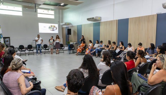 Coordenadores da Educação Infantil da rede municipal participam de reunião de formação e alinhamento pedagógico