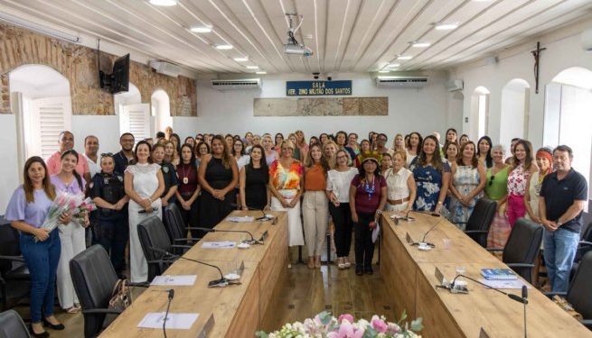 Primeira-dama Taiana Prado participa de debate sobre enfrentamento à violência contra a mulher em São Sebastião