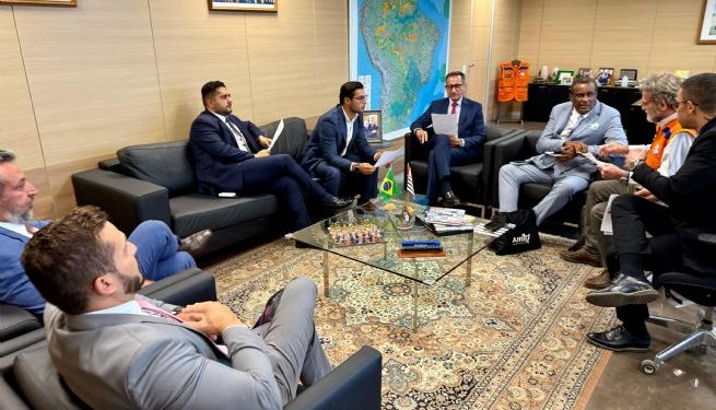 Ministro Waldez Goes garante a prefeito Reinaldinho Moreira liberação de recursos para Estrada Beira Rio