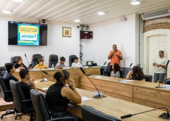 Alunos da rede municipal participam de reunião do Parlamento Jovem e elegem a Mesa Diretora
