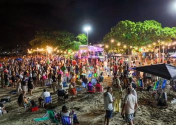 DJ Mateus Thomé, Duo Flor & Truco e Banda Manauê prometem animar próximo Luau na Praia do Arrastão