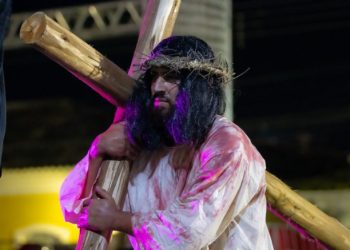 Centro Histórico de São Sebastião recebe Encenação da Paixão de Cristo na Sexta-feira Santa
