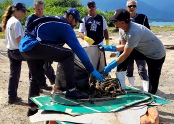 Prefeitura realiza mutirão de limpeza no Mangue do Colhereiro
