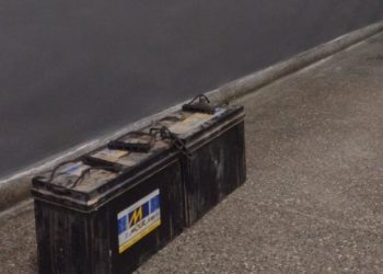 Polícia Municipal e COI recuperam baterias furtadas em ferro-velho na Topolândia