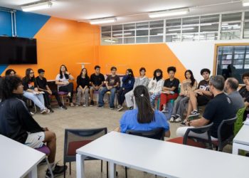 Projeto Jovens em Ação chega à Etec de São Sebastião com roda de conversa sobre Maio Laranja