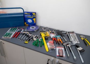 Prefeitura entrega novos kits de ferramentas para equipe de Manutenção e Logística da Educação