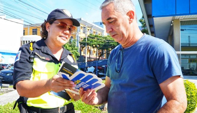 Prefeitura de São Sebastião e Detran levam blitz educativa do Maio Amarelo a pedestres