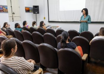 Coordenadores de creches e EMEIs participam de roda de conversa sobre povos indígenas