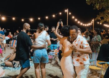 Praia do Arrastão recebe Luau com muito forró e clima junino neste sábado