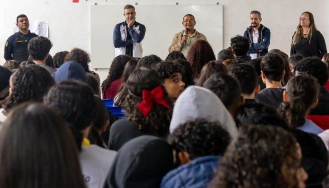 Estudantes de Barra do Una participam de formação do projeto Jovens em Ação