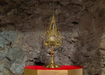 São Sebastião celebra chegada histórica da relíquia de seu padroeiro, fortalecendo o turismo religioso e a fé cristã