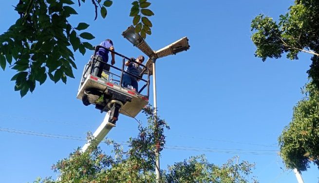 Prefeitura de São Sebastião melhora iluminação em pontos do Centro e Topolândia