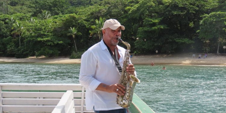 Estreia do documentário “Clemente” traz a trajetória do maestro ao Teatro Municipal neste domingo (27/7)