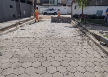 Prefeitura de São Sebastião realiza pavimentação da Rua Cesário Furtado de Oliveira, em Boiçucanga