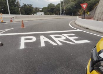 São Sebastião intensifica revitalização da sinalização viária para garantir mais segurança e organização no trânsito