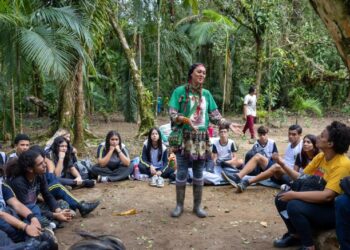 Estudantes da EM Profª Cynthia Cliquet Luciano participam de vivência na Terra Indígena Rio Silveira