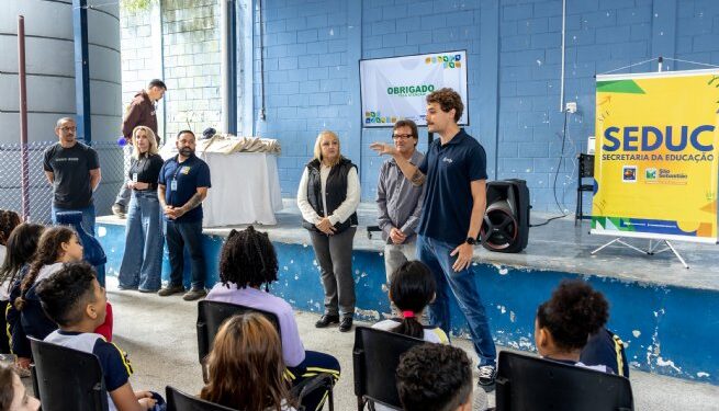 Alunos da EM Henrique Tavares de Jesus participam de palestra sobre preservação dos oceanos dentro do EDP Circuito de Surf Colegial 2025