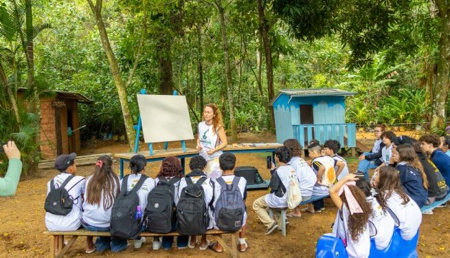 Alunos participam de formação da Jornada Atequenfim & RegenerAção no Viveiro Municipal