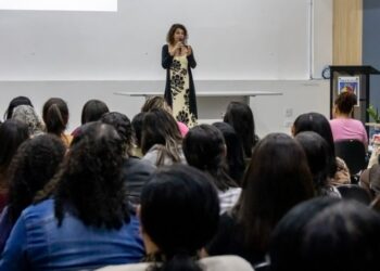 Professores de São Sebastião participam de formação com reflexões e práticas sobre educação antirracista