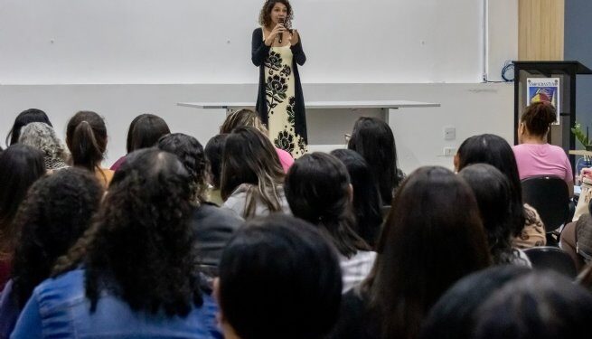 Professores de São Sebastião participam de formação com reflexões e práticas sobre educação antirracista