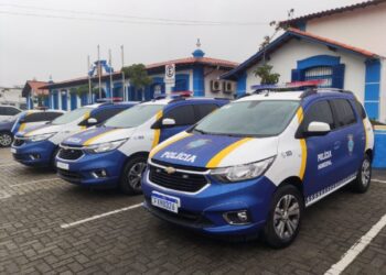 Polícia Municipal de São Sebastião prende suspeito de descumprimento de medida protetiva debaixo da cama