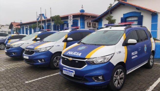 Polícia Municipal de São Sebastião prende suspeito de descumprimento de medida protetiva debaixo da cama