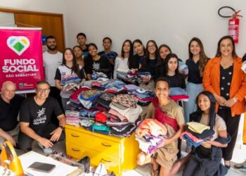 Alunos da rede municipal participam da entrega da Campanha do Agasalho para o Fundo Social de Solidariedade