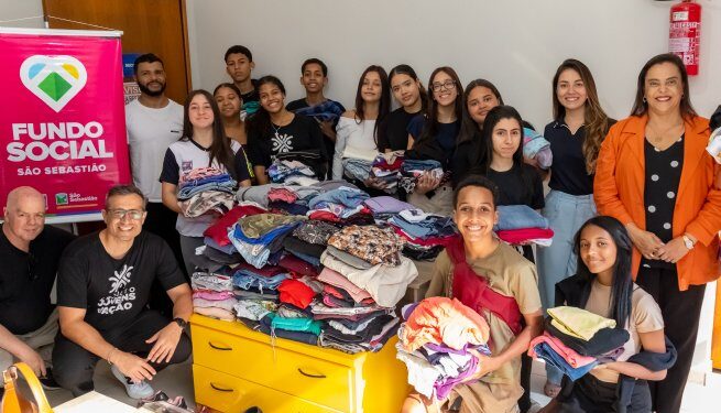 Alunos da rede municipal participam da entrega da Campanha do Agasalho para o Fundo Social de Solidariedade