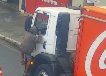 Câmera do COI flagra furto em caminhão e acusado é detido pela Polícia Municipal