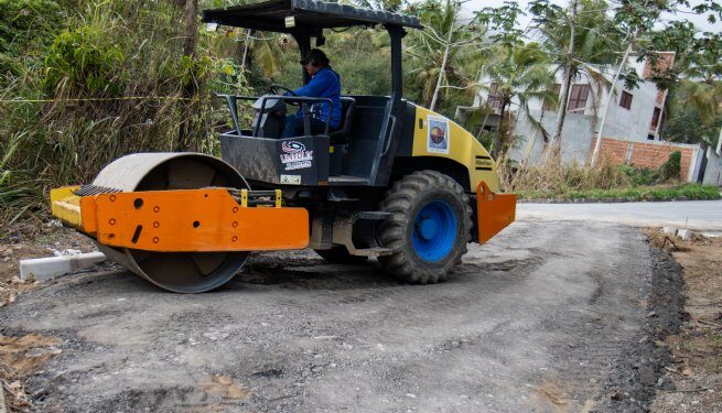 Prefeitura de São Sebastião abre e pavimenta rua no São Francisco e marca mais de 120 serviços executados na semana