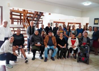 Prefeitura de São Sebastião realiza palestra sobre prevenção de quedas com idosos em Juquehy