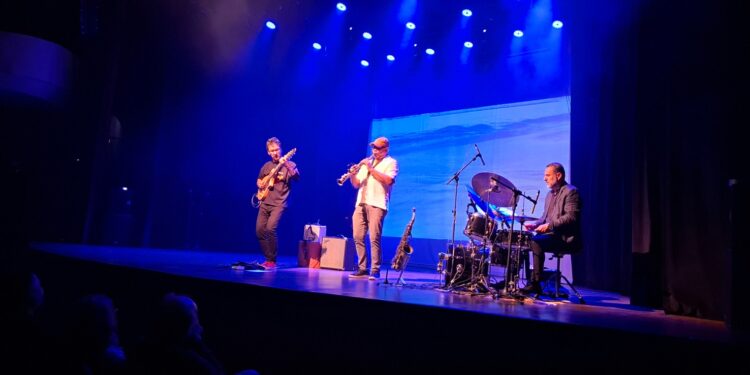 Teatro Municipal de São Sebastião recebe estreia emocionante do documentário “Clemente”